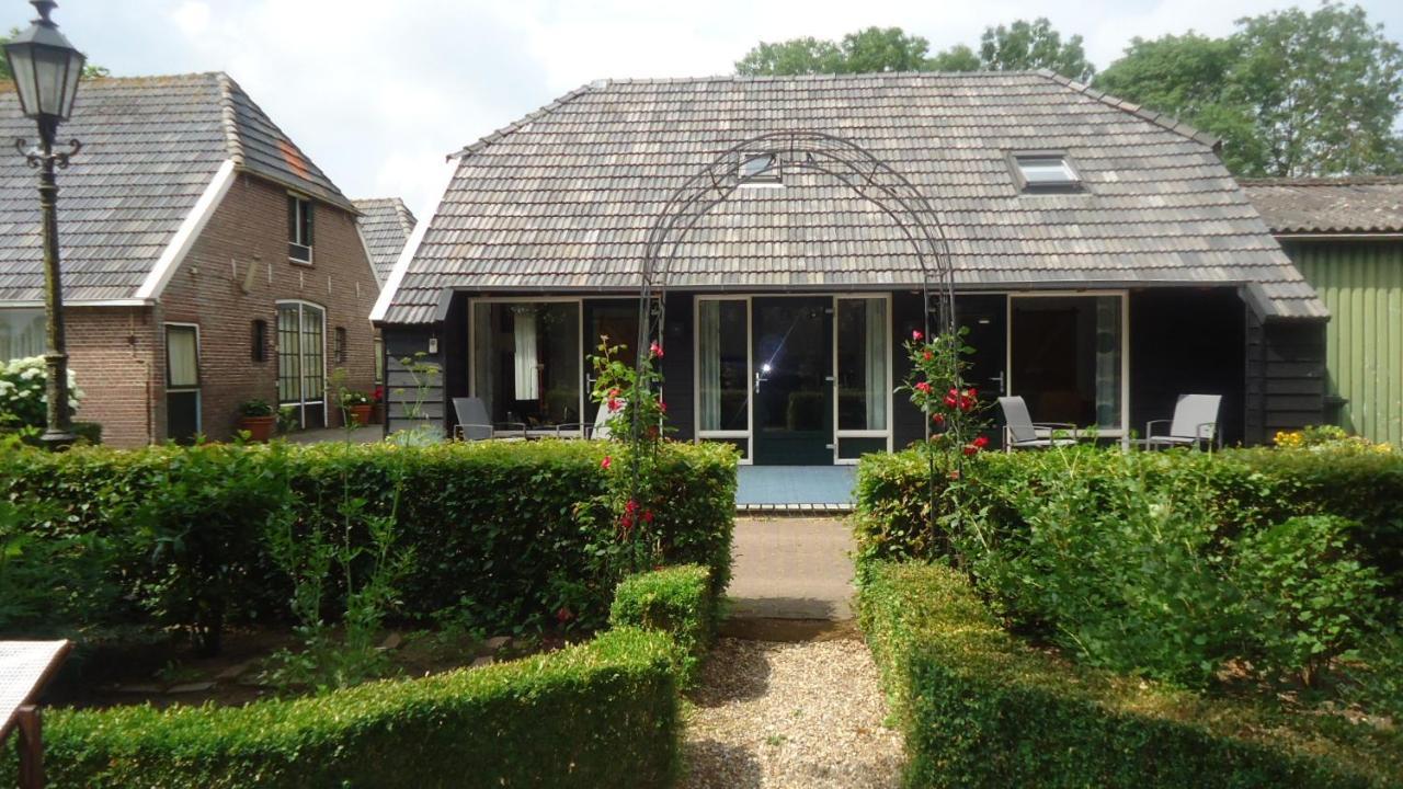 Tweepersoonskamer met 1 of 2 Bedden en Uitzicht op de Tuin